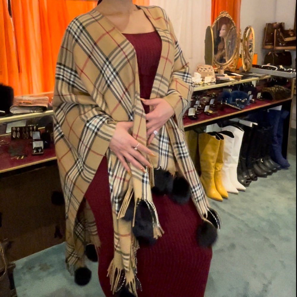 Designer Cape With Mink Balls - Picture 6 of 7